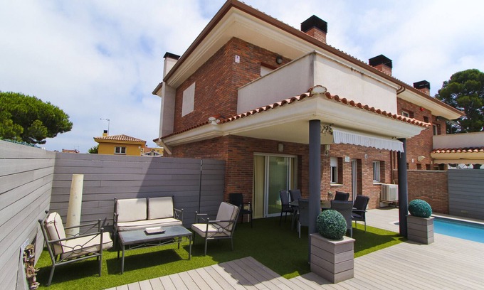 Cap de Salou Ski Chalet | DREAM Terraced House with Private Pool