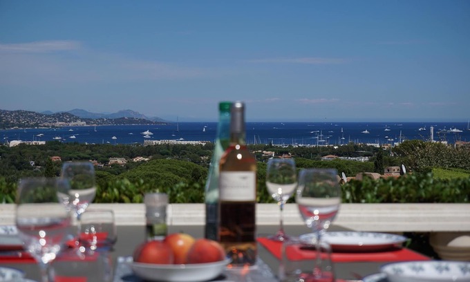 Cogolin Condo | DREAM VIEW! Terrace, pools, tennis, parking, A/C, top WiFi (workation), 2 wc