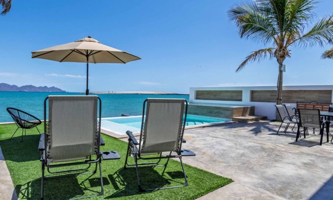 San Carlos House | Dreamhouse 5 Bedroom With Pool Located Right On The Water