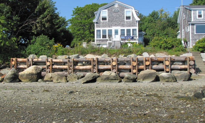Belfast House | Dreamlea is an oceanfront 3-bedroom house in Belfast, Maine