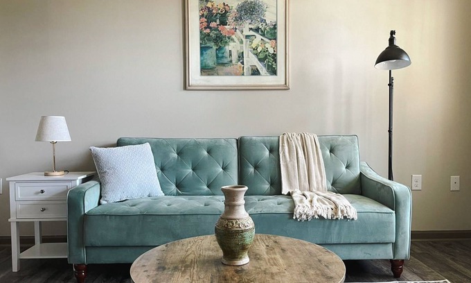 Ferndale Apartment | Dreamy 1BD/1BA w/Balcony + Gym - Little Rock
