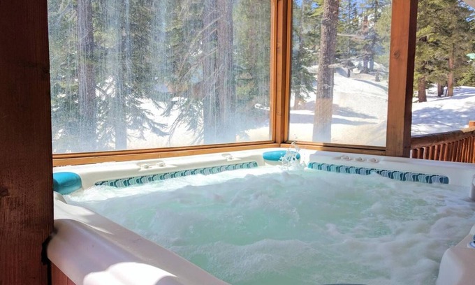Mammoth Lakes Condo | Dreamy Home at Canyon Ldg -Mammoth Moose - Hot tub/Sauna/Garage