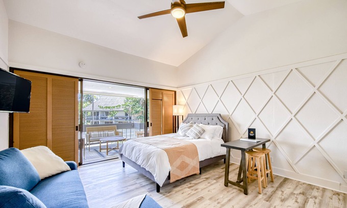 Hilo Apartment | Dreamy Island Gem W/ Full Kitchen, Free WiFi, Shared Pool, & Private Balcony!