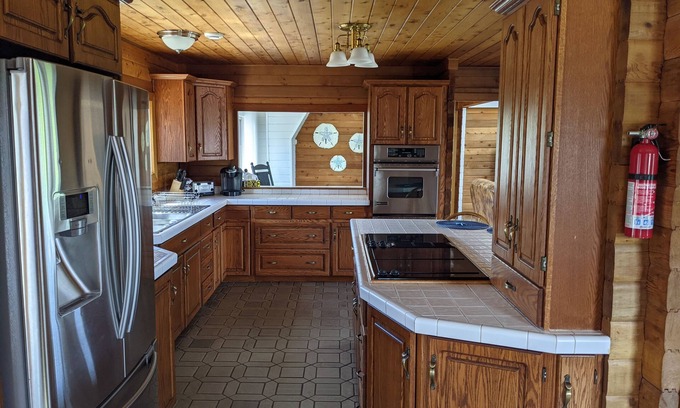 Bayview House | Drift Away Lodge - waterfront property with pool and hot tub