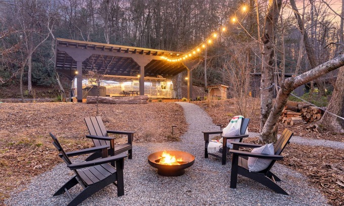 Mineral Bluff Cabin | Drifter- Glamping, Toccoa Riverfront, hot tub, bath house, fire pit, hammock.