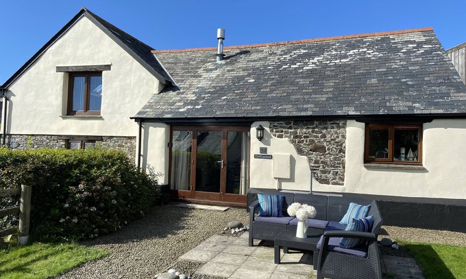 Hartland House | "Driftwood" A cosy cottage in Hartland, on the edge of Coastal path.