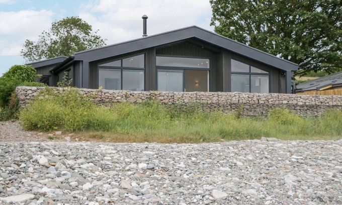 Baycliff Cottage | DRIFTWOOD COTTAGE, pet friendly, with open fire in Ulverston