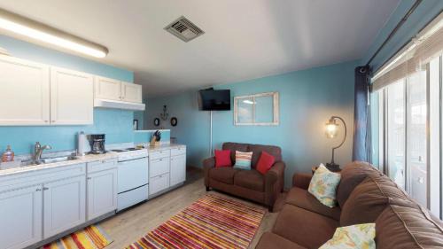 Isles of Capri Apartment | Driftwood Landing 11