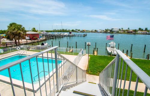 Isles of Capri Apartment | Driftwood Landing 16
