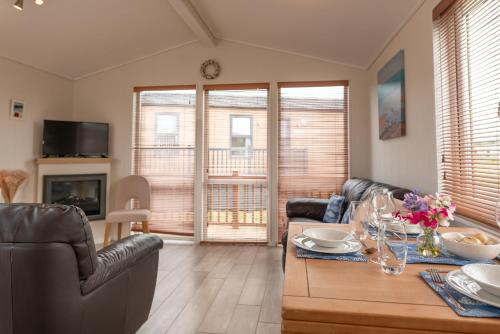 Mullacott House | Driftwood Lodge - 2 Bed-Sleeps 4-TJS21OV