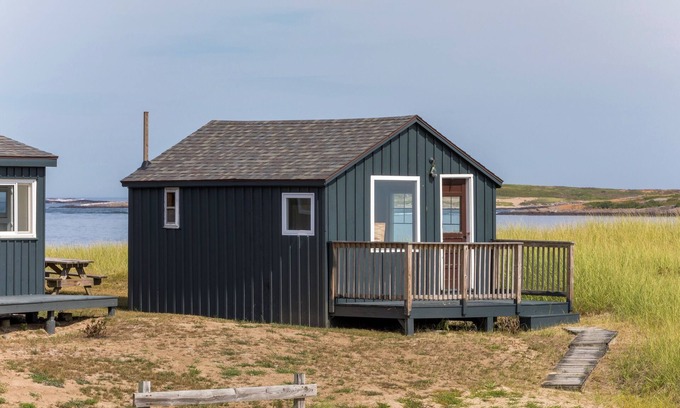 Phippsburg Apartment | Driftwood Studio Beachfront cottage right in the Dunes