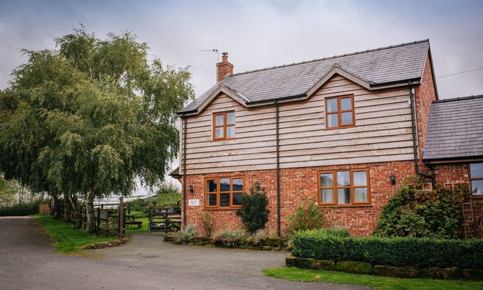 Malpas House | Drover's Barn - Stunning 3 bedroomed cottage with underfloor heating throughout.