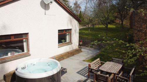 Alvie House | Druim An Lochain Cottage