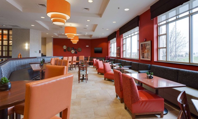 O'Fallon Hotel | Drury Inn & Suites St. Louis O'Fallon, IL