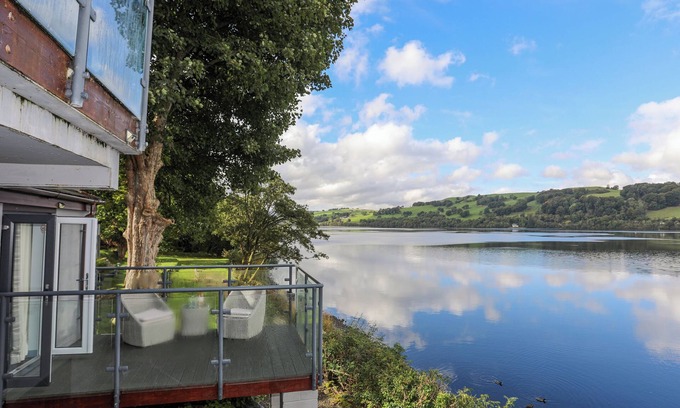 Llanycil Cottage | DRYSGOL LAKESIDE - BALA LAKE, romantic in Bala