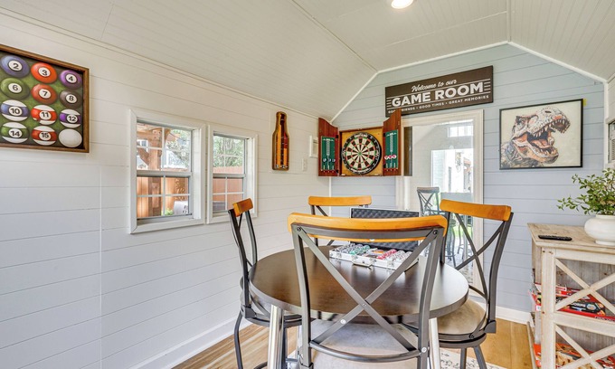 Charleston Apartment | Dtwn Retreat w/Game Room! Walk to Hampton Park