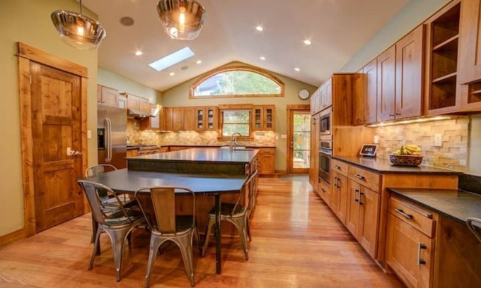University House | DU/Wash Park Dream Home!-6 Bed/5 bath + Gym & Office