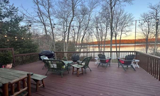 Monticello Cabin | Duck Cove Lodge Lakefront with Sauna
