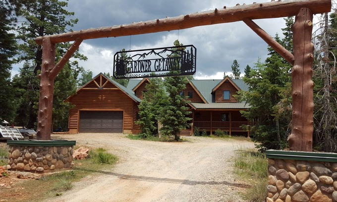 Meadow View Heights Cabin | Duck Creek Village Mountain