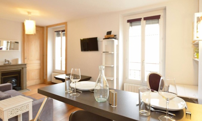 Voltaire - Saint Amour Apartment | Duguesclin - Appart'Ambiance