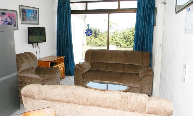 Manaba Beach Apartment | Dumela Margate Flat No 10