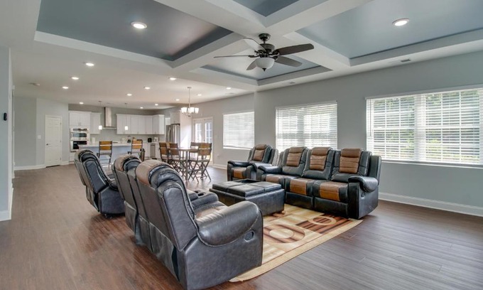 Dumfries House | Dumfries Vacation Rental about 32 Mi to Washington DC!