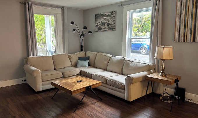 Napanee House | Dundas street home