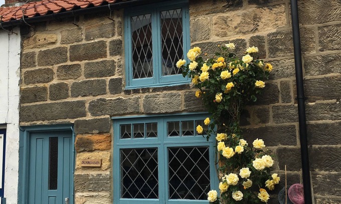 Staithes Cottage | Dunroamin - our sunny seaside escape in Staithes!