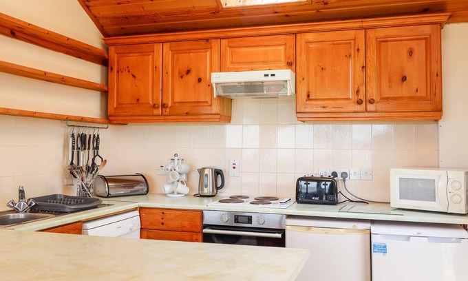 Embleton Cottage | DUNSTANBURGH VIEW, pet friendly, country holiday cottage in Embleton