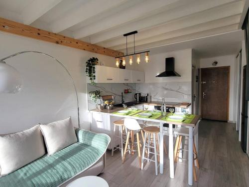 Saint-Michel-de-Chaillol Apartment | Duplex 6 pers - Centre station - Ski/Randonnées - Balcon - FR-1-393-177