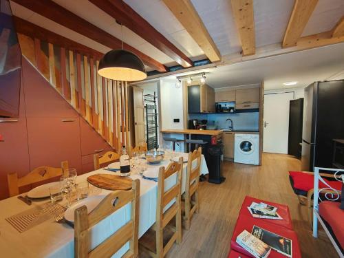 Val-Thorens Apartment | Duplex cosy 6 pers, 39m², 3 chambres, balcon, accès direct aux pistes, centre Val Thorens - FR-1-545-46