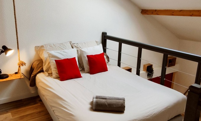 Saint-Serge Apartment | Duplex Indus★Hyper centre★Parking privé★TV★FIBRE★