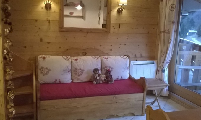 Meribel-Mottaret Apartment | Duplex with Savoyard chalet decoration, ski-in/ski-out, 6 persons