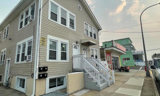Seaside Heights Apartment | Dupont Beach House C