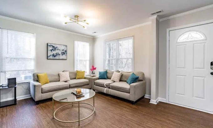 Durham House | Durham home 15’away from RTP w king bed &free wifi