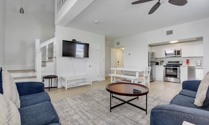 Uptown - Upper Duval Condo | Duval Delight | Recently Remodeled Condo on Duval!