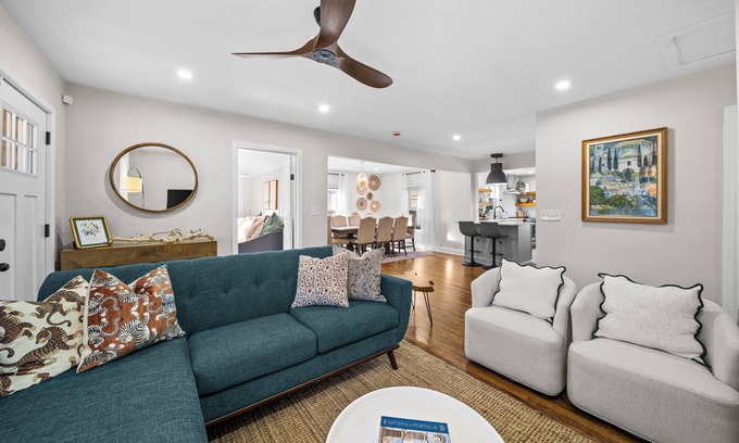 Greenville - Spartanburg House | Dwtn|FlexRates|ParkPass|PizzaOven|FirePit|YouTubeTV|King|SRT|EV