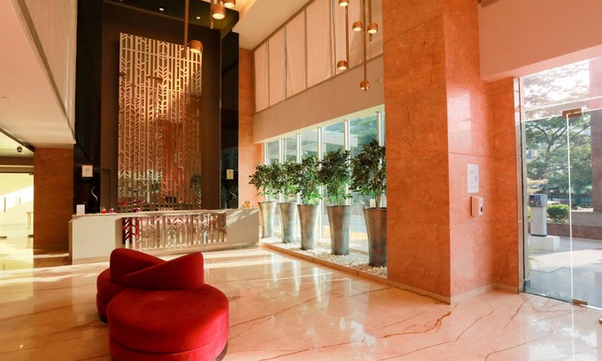 Royapettah Hotel | E Hotel