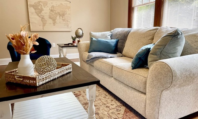 Anderson House | E Reed St., 117 B | 2 Bed, 1 Bath