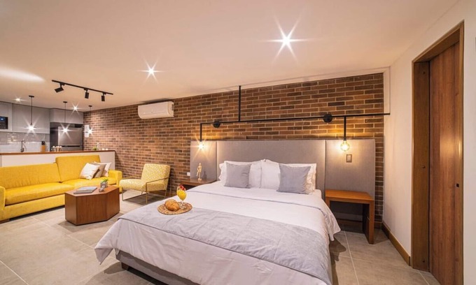 Granada Apartment | E103 - Brand-New Quiet & Comfortable Studio Unit