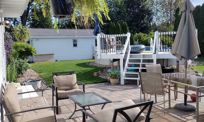 Oshkosh House | EAA Rental - Lovely 3-bedroom house in Oshkosh with WiFi, AC and pool.
