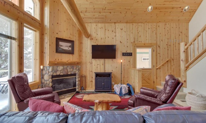 Redmond Ski Chalet | Eagle Crest Elegance