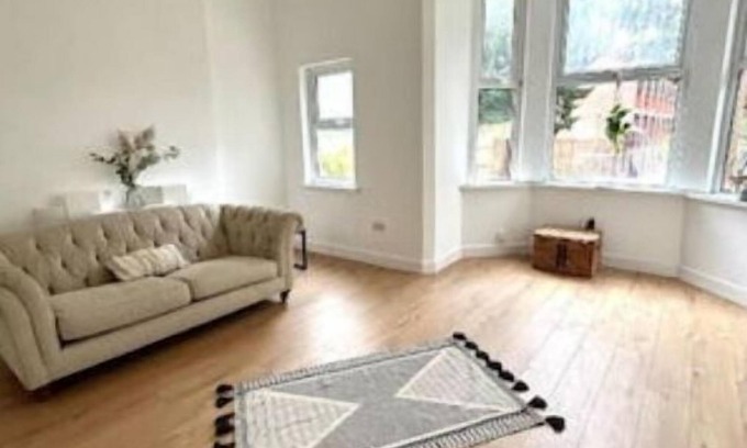 Nottingham House | Eagle Holiday and Business Home