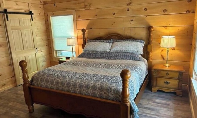 Wardensville Cabin | Eagle Roost