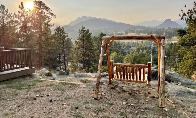 Estes Park House | Eagle’s Nest - 12 Guests, Hot Tub, EV Charger
