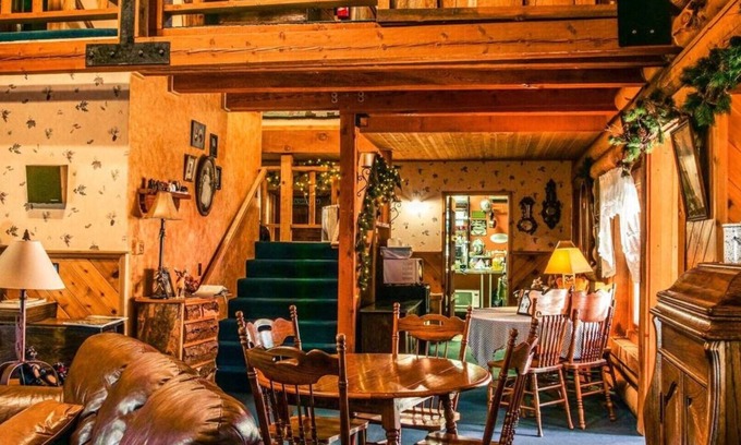 Big Bear Lake Cabin | Eagle's Nest - Cozy Rustic Cabin for Large Groups