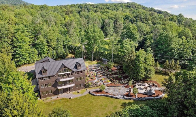 Lower Village House | Eagle's View Stowe