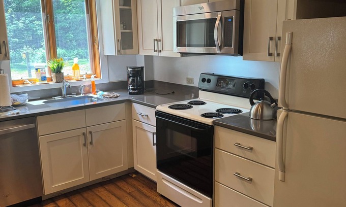 Waitsfield House | Eagles Resort Charming detached 2-bed in beautiful Waitsfield VT.
