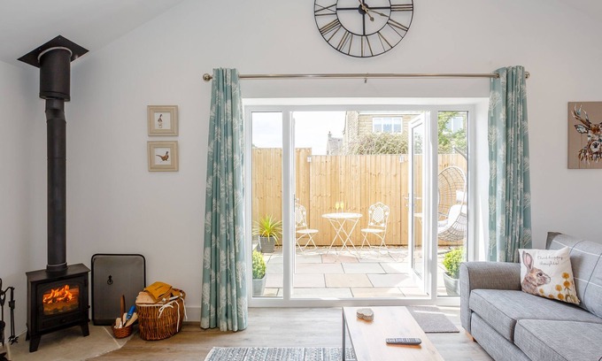 Cowling Cottage | EAMES COTTAGE, pet friendly, with open fire in Cowling