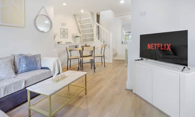 Fulham Broadway Apartment | ๐๏ธ Earlโs Court Central Deluxe โ Your Stylish London Stay ๐๏ธ